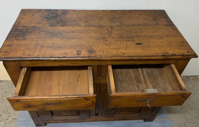 Buffet de sacristie d époque du XVIIIème siècle