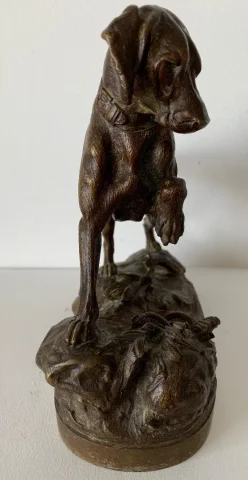 Chien De Chasse à L Arrêt , Sculpture En Bronze signée Lecourtier