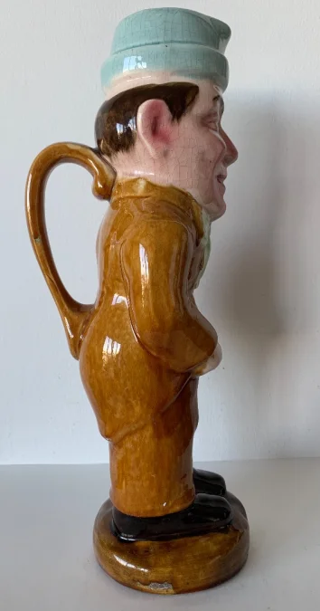 CHARAKTERKRUG