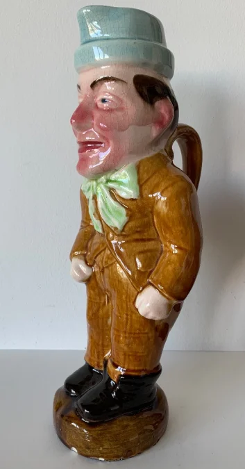 CHARAKTERKRUG