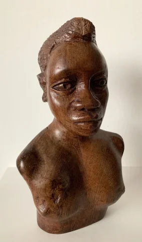 Sculpture En Frêne Représentant Un Buste