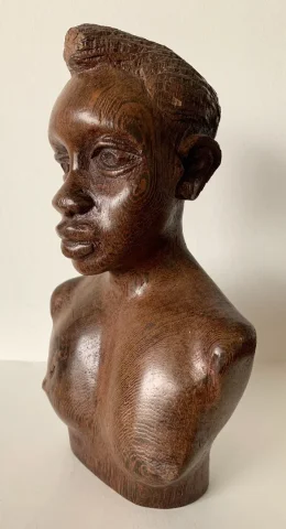 Sculpture En Frêne Représentant Un Buste