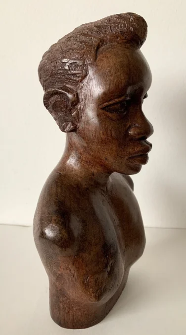 Sculpture En Frêne Représentant Un Buste