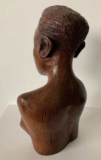 Sculpture En Frêne Représentant Un Buste