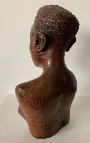 Sculpture En Frêne Représentant Un Buste