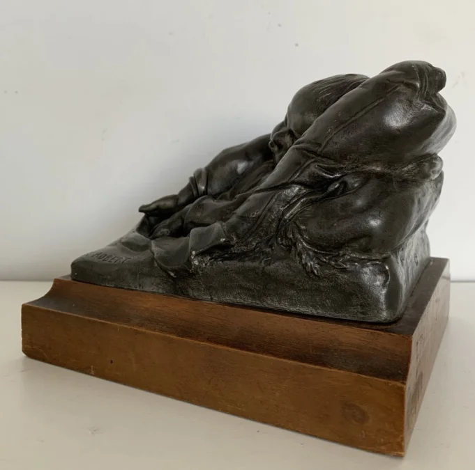 TINNEN FIGUUR gesigneerd E. ROBERT