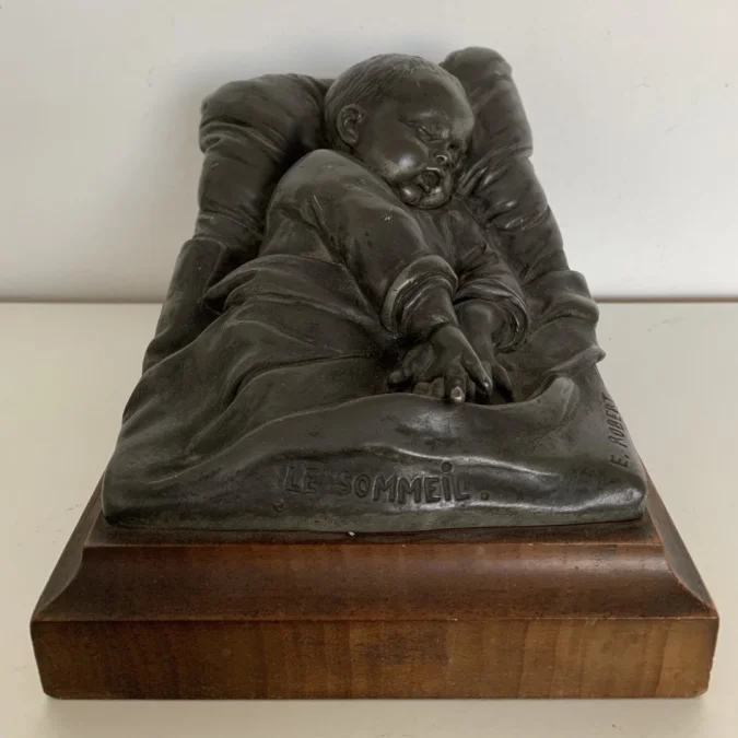 TINNEN FIGUUR gesigneerd E. ROBERT