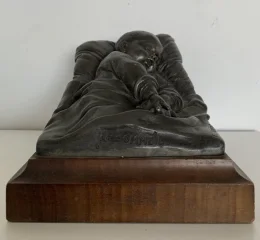 FIGURA IN PELTRO firmata E. ROBERT