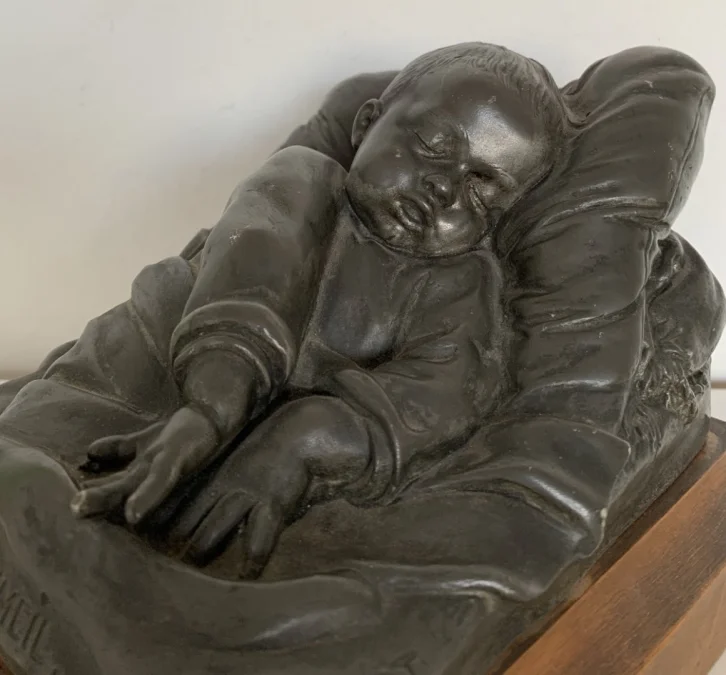TINNEN FIGUUR gesigneerd E. ROBERT