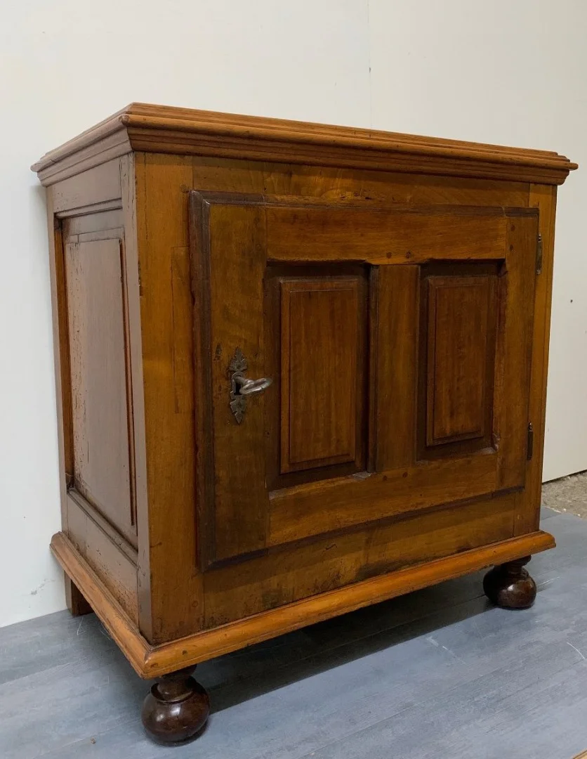 18th CENTURY CUPBOARD