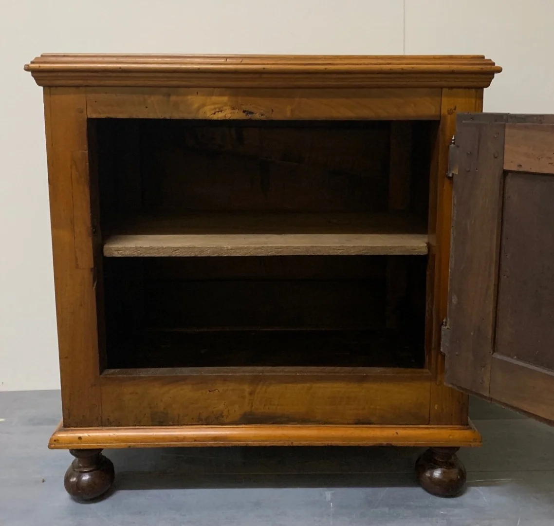 18th CENTURY CUPBOARD