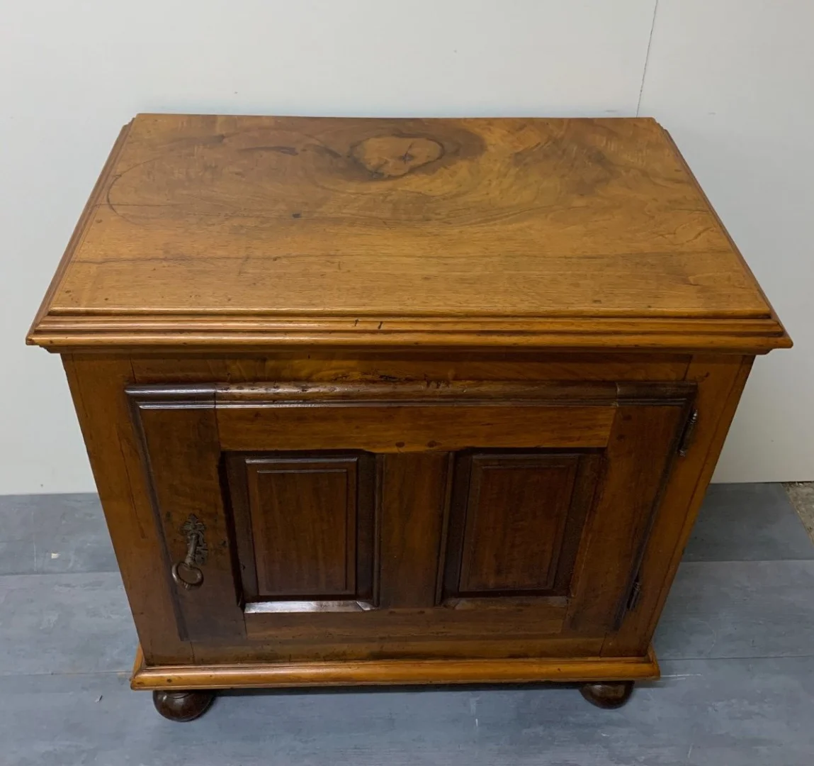 18th CENTURY CUPBOARD