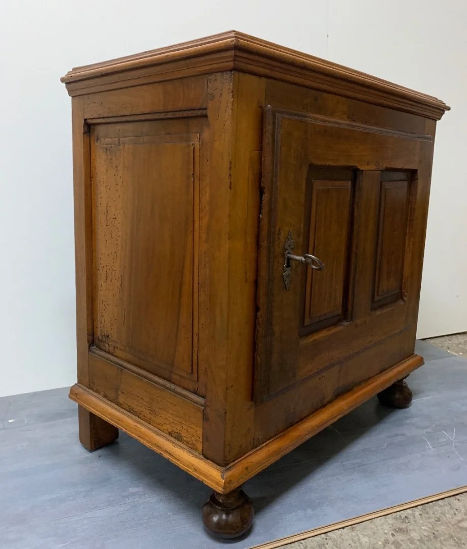 18th CENTURY CUPBOARD
