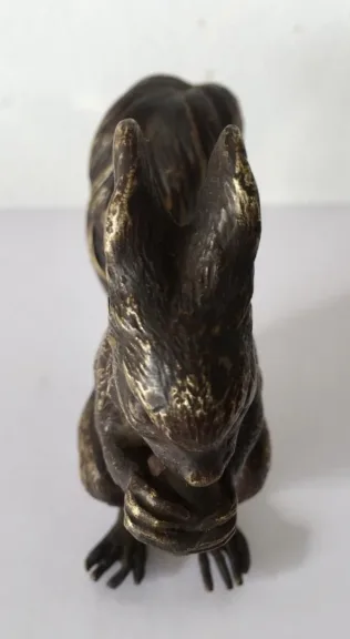 BRONZE-EICHHÖRNCHEN