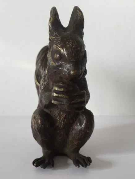 BRONZE-EICHHÖRNCHEN