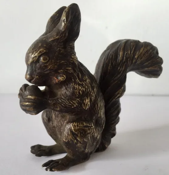 BRONZE-EICHHÖRNCHEN