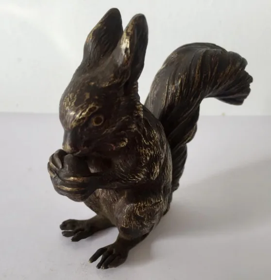 BRONZE-EICHHÖRNCHEN