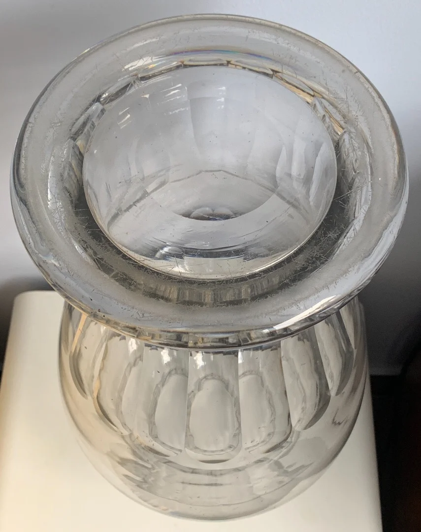 VASE AUS GEBLASEM GLAS
