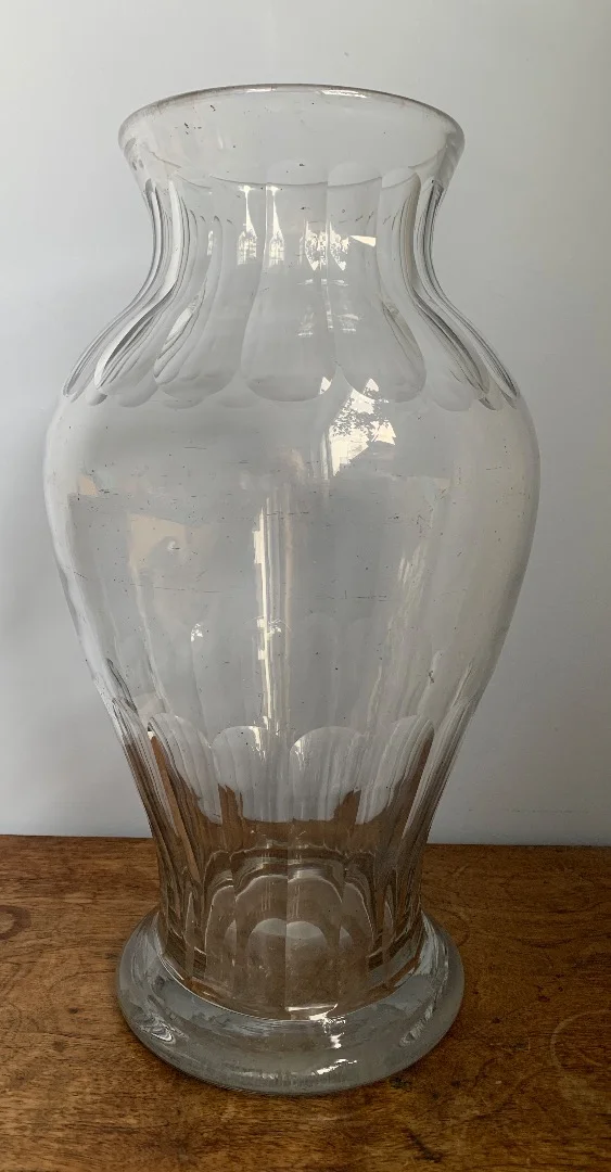 VASE AUS GEBLASEM GLAS