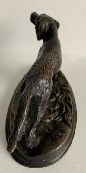 Chien de chasse en bronze