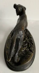 Chien de chasse en bronze