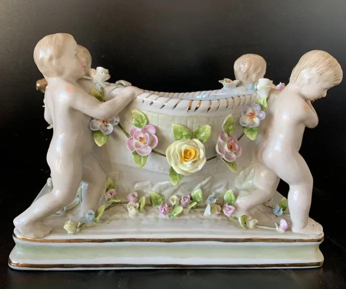 TABLE CENTER PIECE
