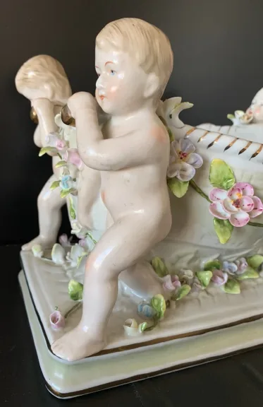 TABLE CENTER PIECE