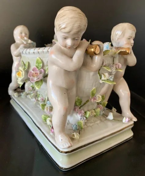 TABLE CENTER PIECE