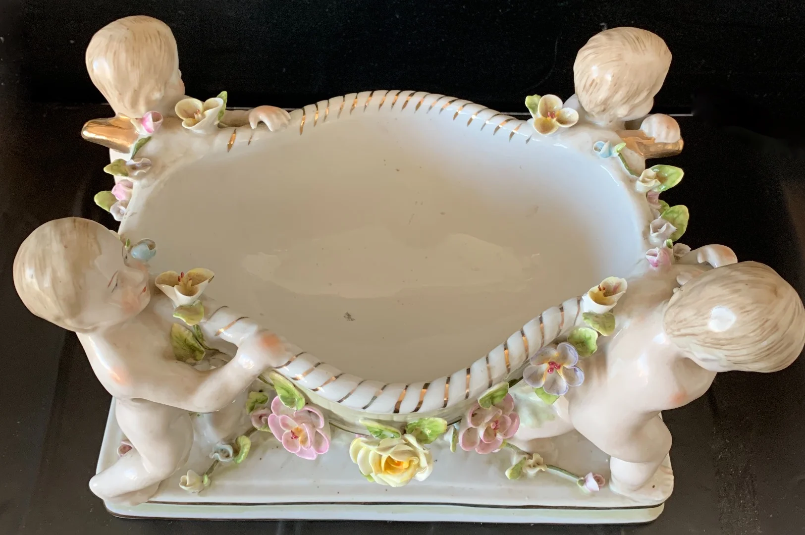 Centre De Table En Porcelaine à Décor De Putti