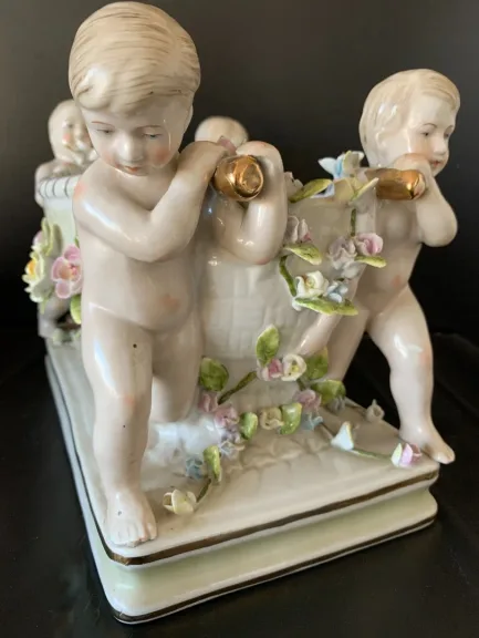 TABLE CENTER PIECE