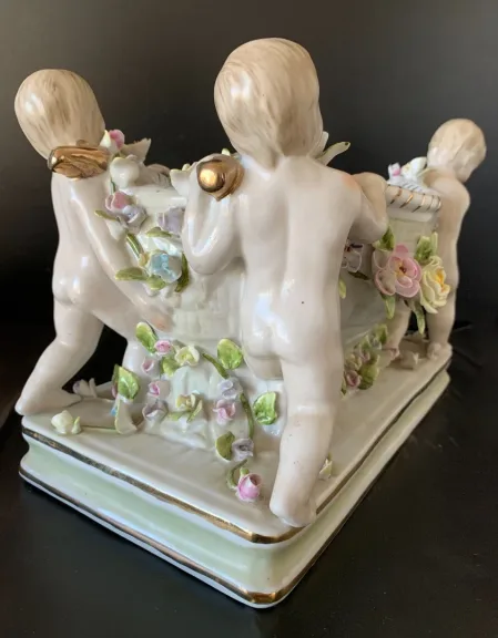TABLE CENTER PIECE