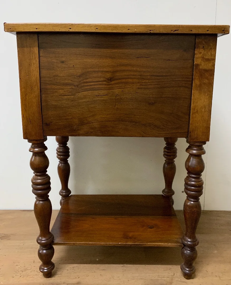 Petite table d appoint en noyer