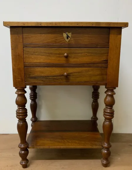 OCCASIONAL TABLE