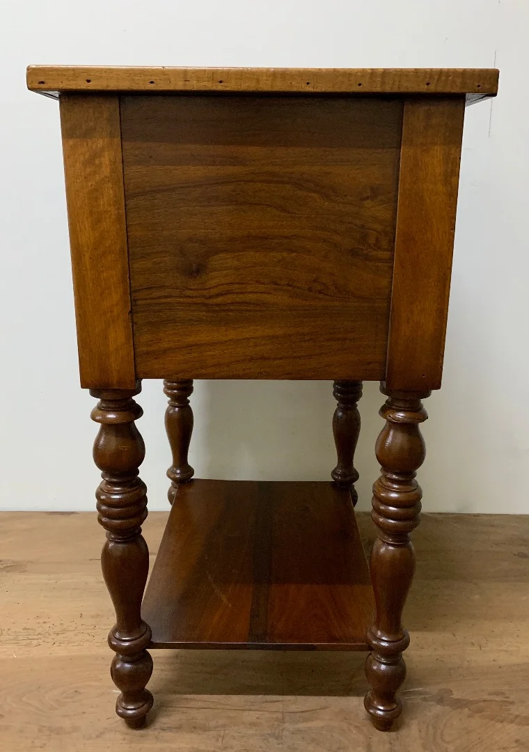 Petite table d appoint en noyer