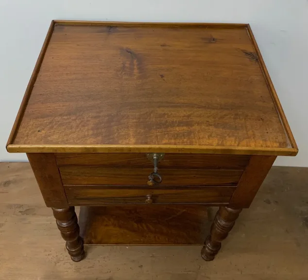 OCCASIONAL TABLE