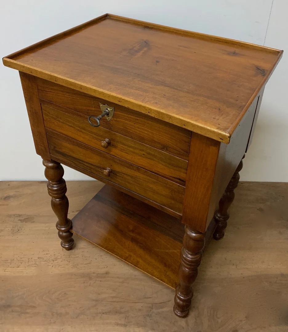 Petite table d appoint en noyer