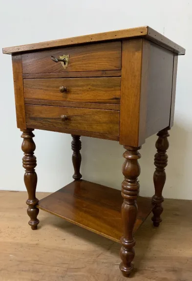 OCCASIONAL TABLE