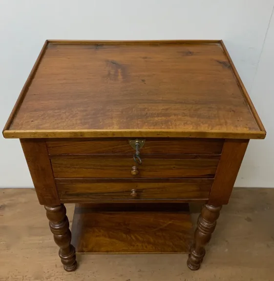 OCCASIONAL TABLE