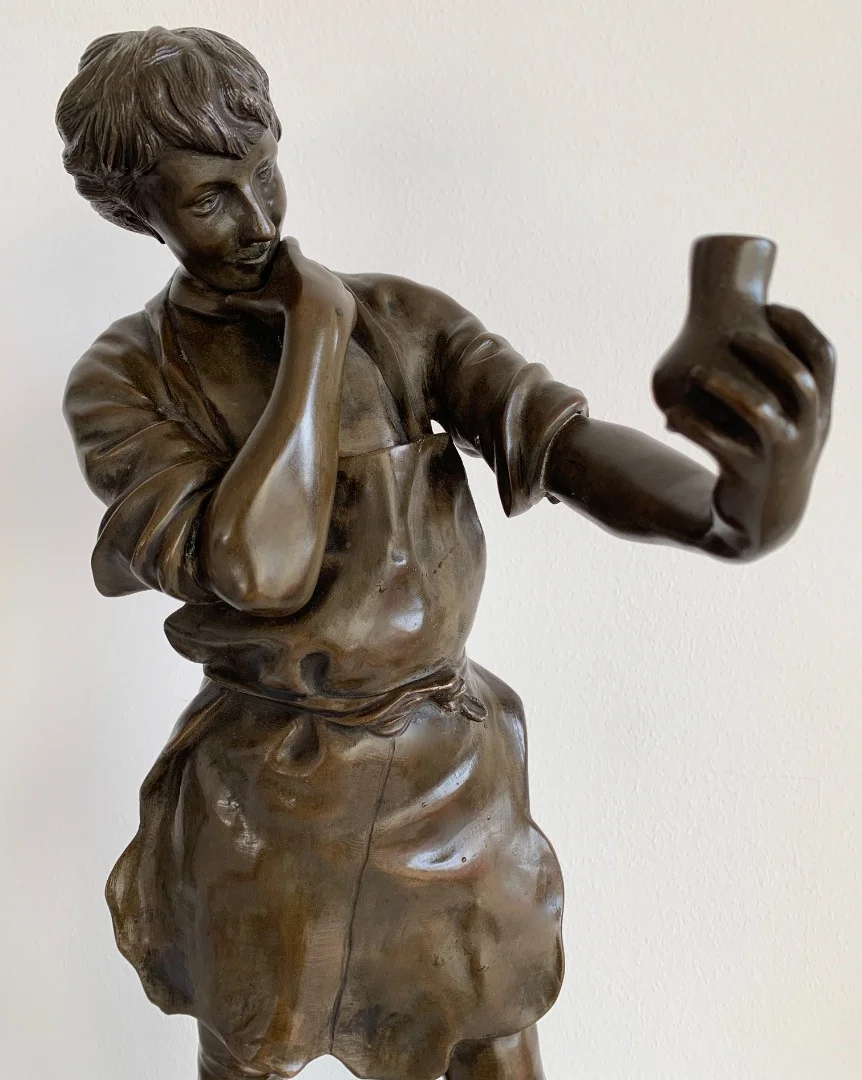 Sculpture En Bronze Représentant Un Potier