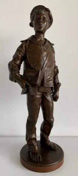 Le jeune facteur , sculpture en bronze