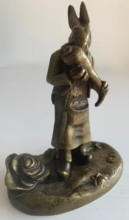 Lièvre  Mangeant Une Carotte , Sujet En Bronze