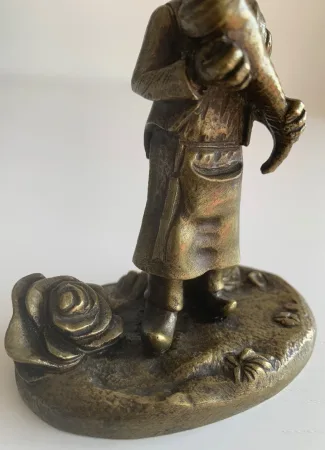 Lièvre  Mangeant Une Carotte , Sujet En Bronze