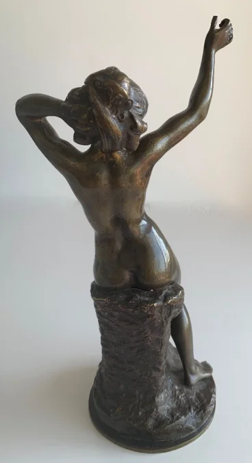 Jeune femme nue , sculpture en bronze