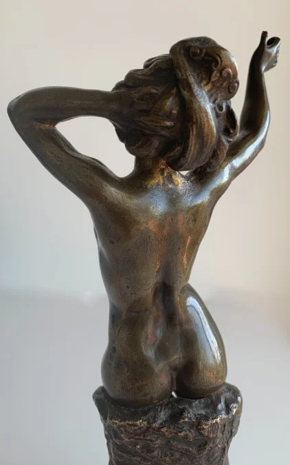 Jeune femme nue , sculpture en bronze
