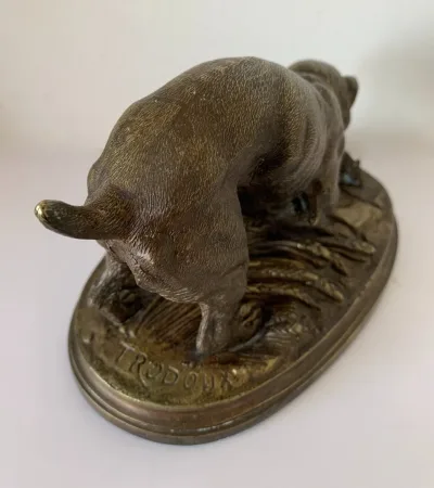 Chien Jouant Avec un petit rat , Sculpture En Bronze