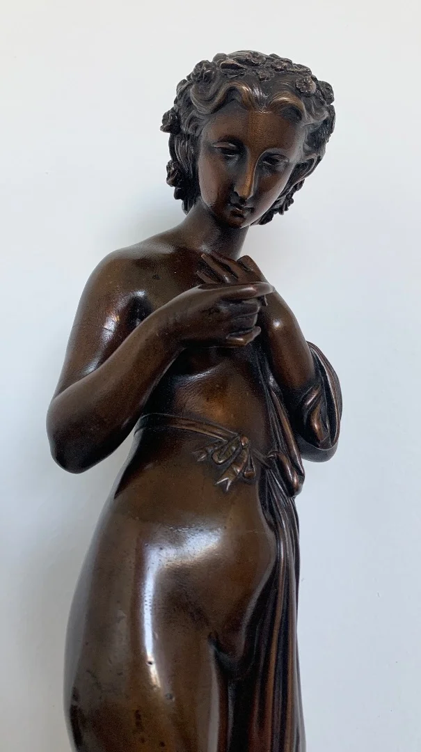 Femme à Moitié Drapée , sculpture en bronze