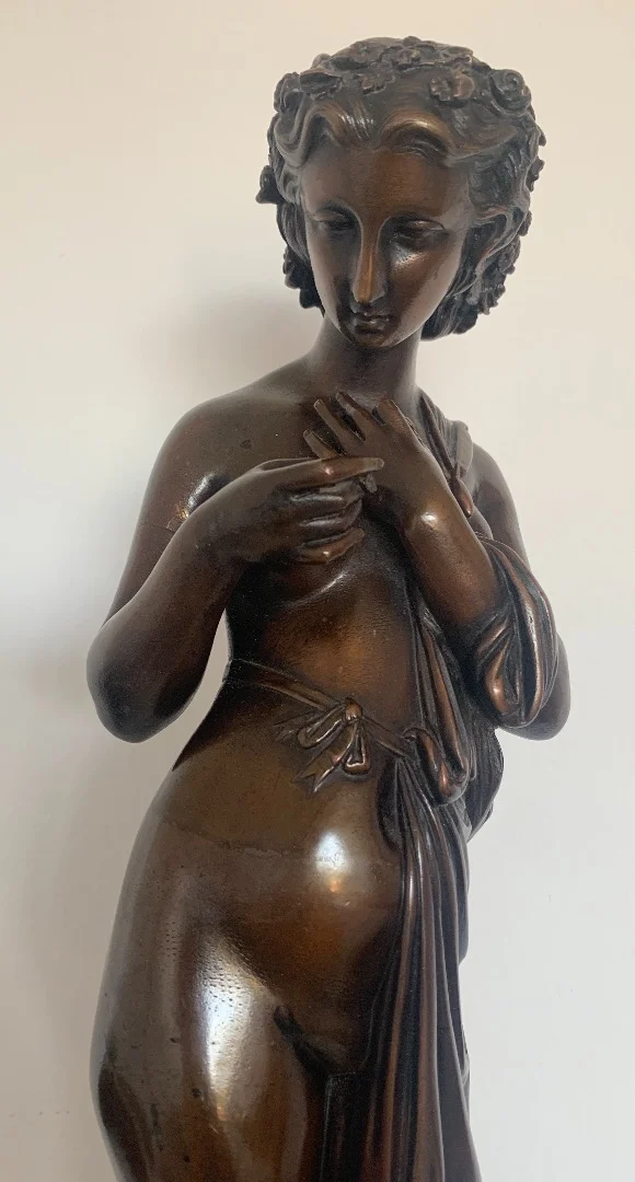Femme à Moitié Drapée , sculpture en bronze