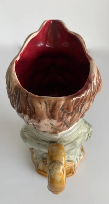 CHARAKTERKRUG