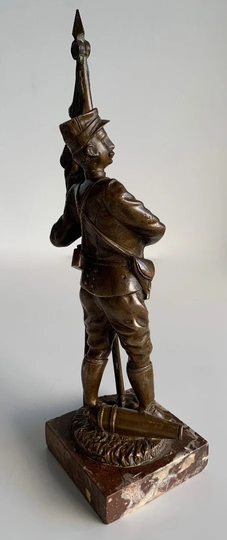 BRONZE FIGURE OF A FIRST WORLD WAR SOLDIER
