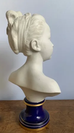 Louise Brongniart , Sujet En Porcelaine